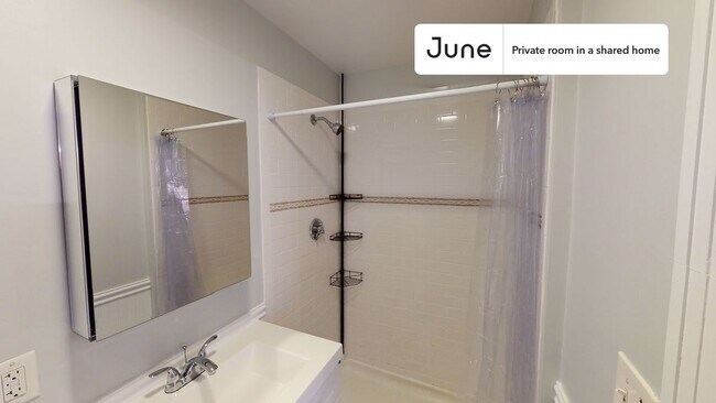 Building Photo - Private bedroom in 5 bed/2 bath Home