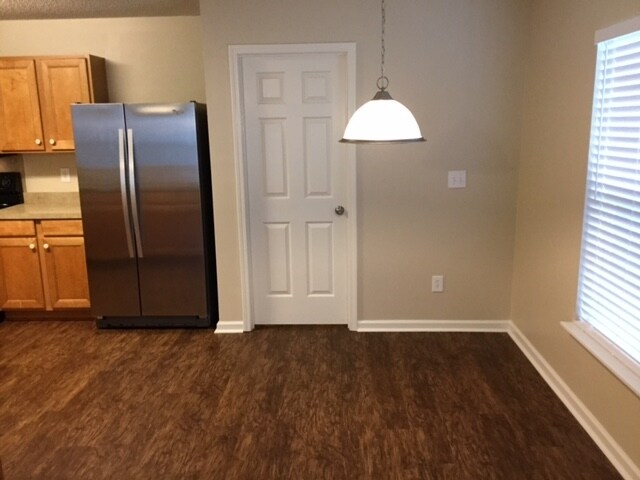 Building Photo - 5013 Springdale Dr