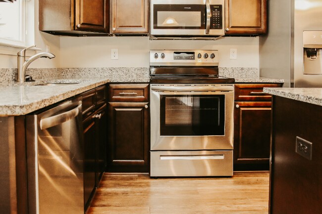 Building Photo - 5 Huntress Dr