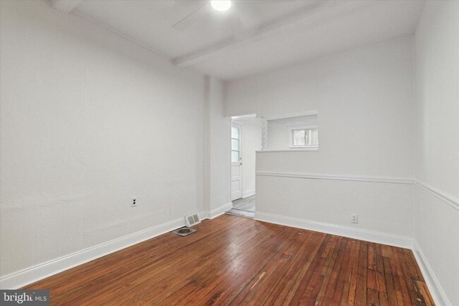 Building Photo - 1820 N Mascher St