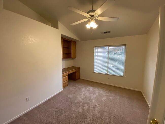 Building Photo - Coming soon, Beautiful Home located SE Visalia!