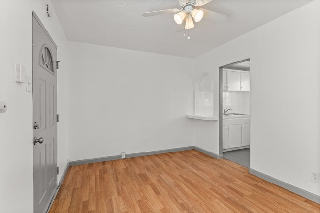 Interior Photo - 2652-2728 E 15th Street