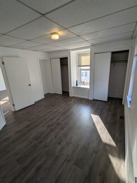 Building Photo - 1286 Newport Ave