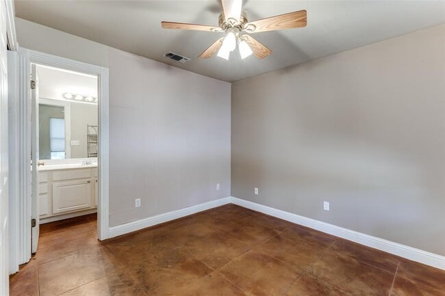 Building Photo - 5718 McCarty Ln