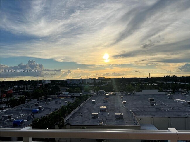 Building Photo - 2775 NE 187th St