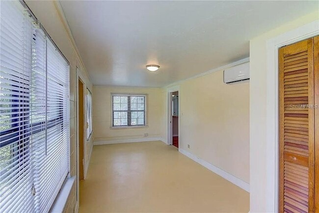 Building Photo - 408 3rd Ave E