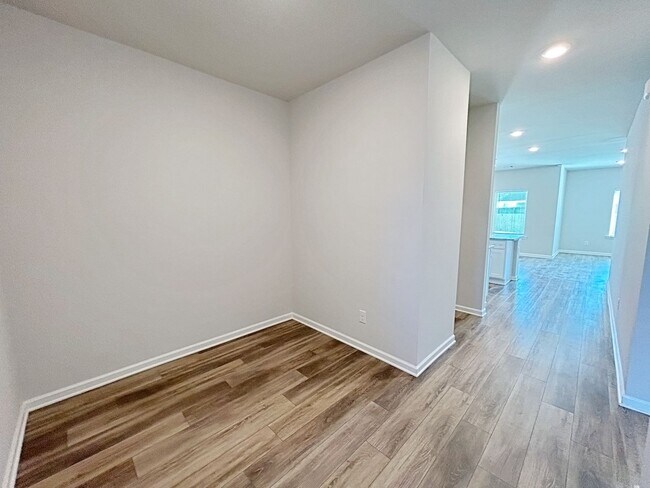 Building Photo - 13968 Malbec Ave