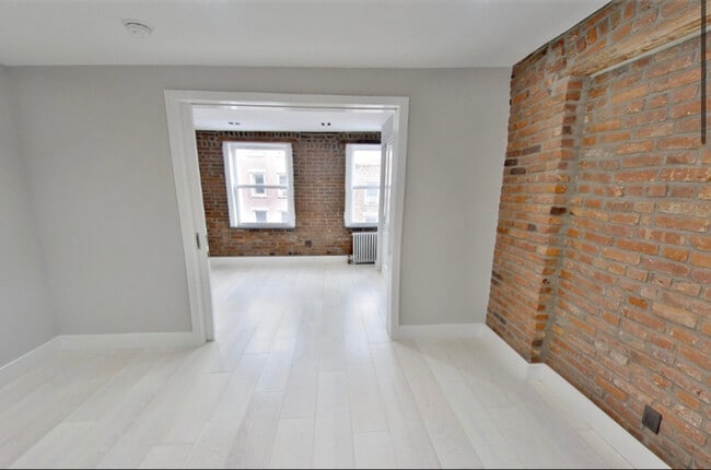 Building Photo - 100 Mulberry St