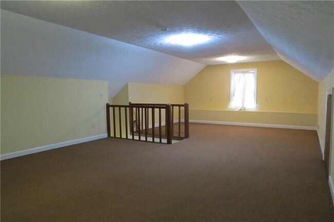 Building Photo - 3165 Henderson Walk