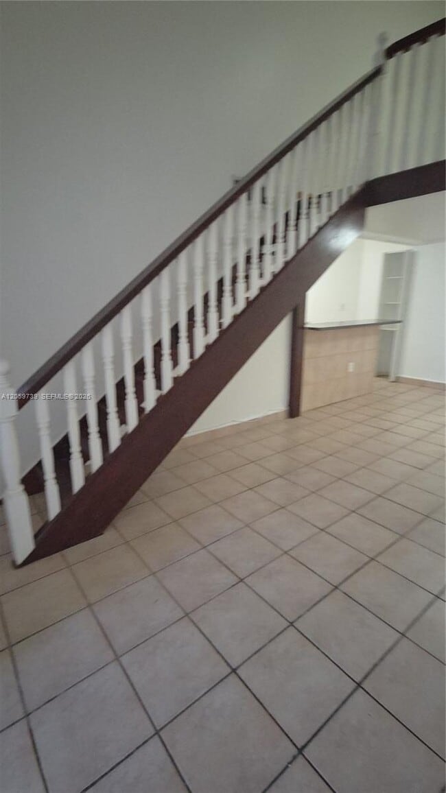 Building Photo - 9437 Fontainebleau Blvd