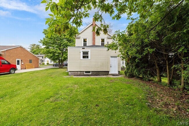 Building Photo - 423 Wendell Terrace