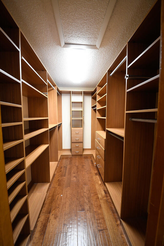 Building Photo - 4160 Cedar Ave