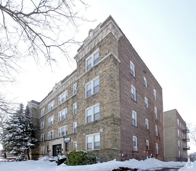 Building Photo - Mace Realty
