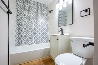 Building Photo - 3 Bedroom / 2 Bath Home with Finished Basment and Washer/Dryer!