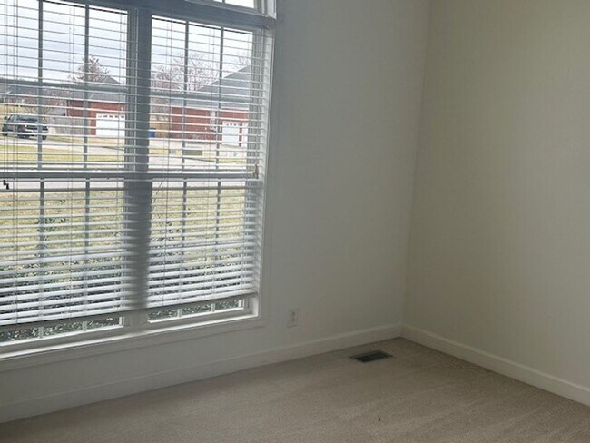 Building Photo - 4236 N Woodstock Dr