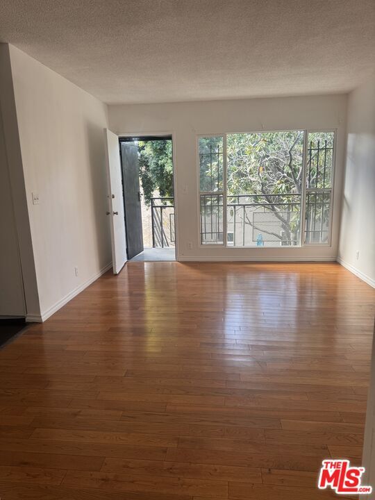 Building Photo - 4106 Rosewood Ave