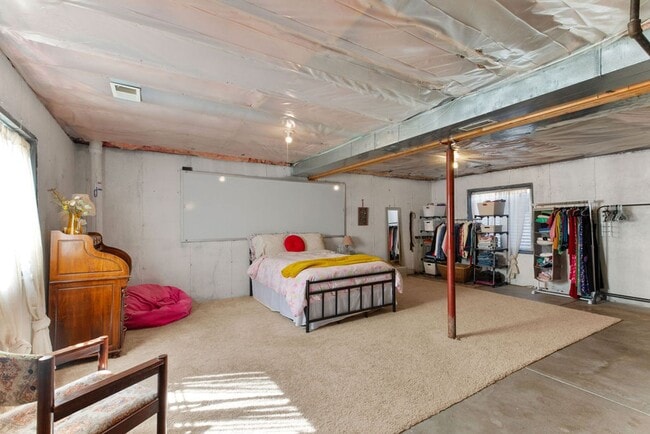 Building Photo - Classic 3 Bedroom 2 Bathroom in Fort Collins Ranch in an Incredible Location!