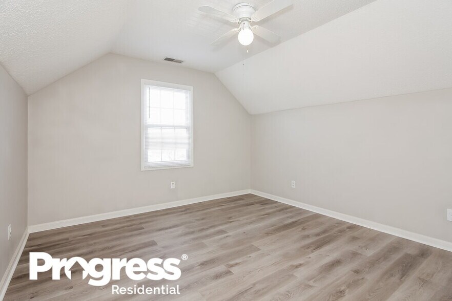 Building Photo - 201 Linville Ct