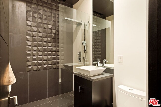 Building Photo - 1516 Forest Knoll Dr