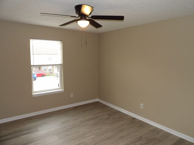 Building Photo - 140 Landings Dr