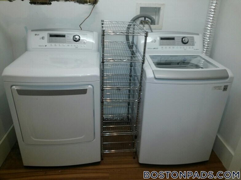 Building Photo - 2044 Beacon St