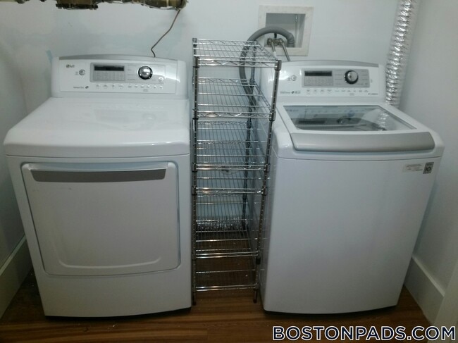 Building Photo - 2044 Beacon St