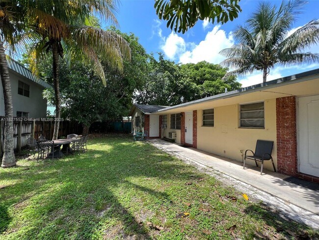 Building Photo - 4841 SW 45th Ave