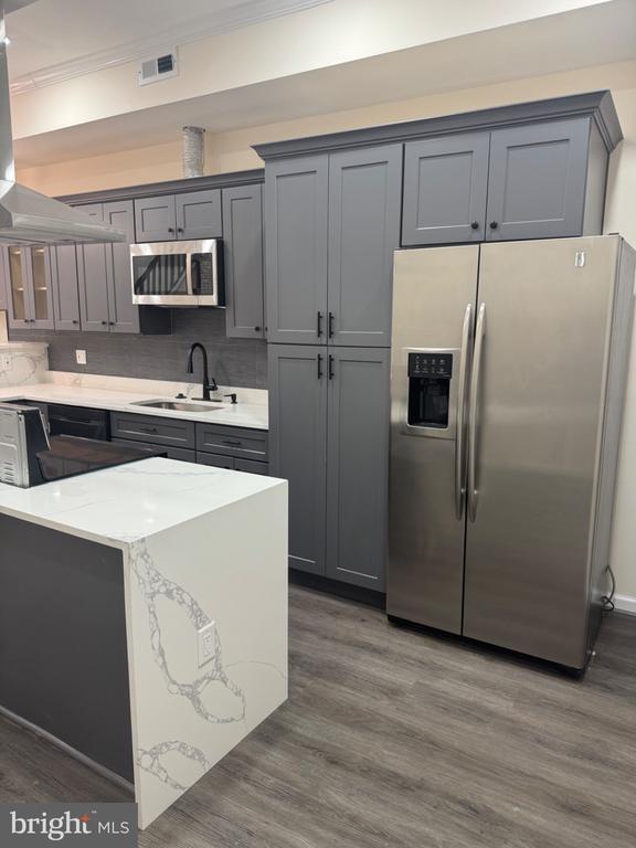 Building Photo - 312 E 25th St