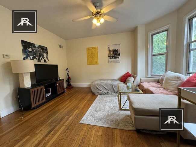 Building Photo - 4 bedroom in Brookline MA 02446