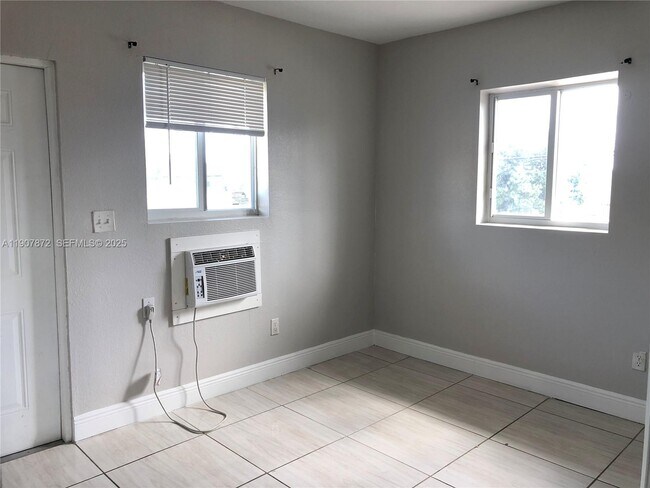 Building Photo - 1940 Washington Ave