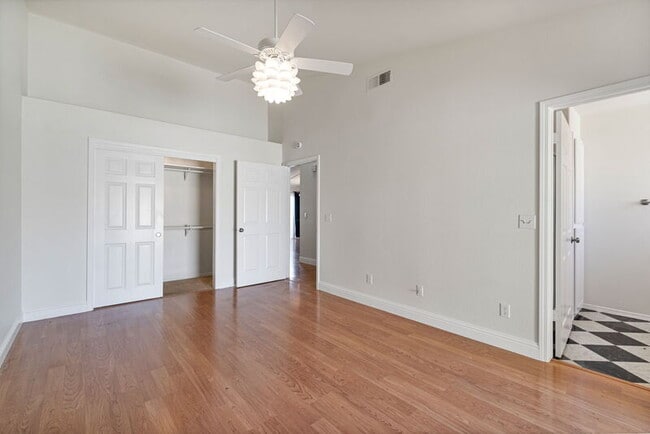 Building Photo - 8884 N Del Mar Ave