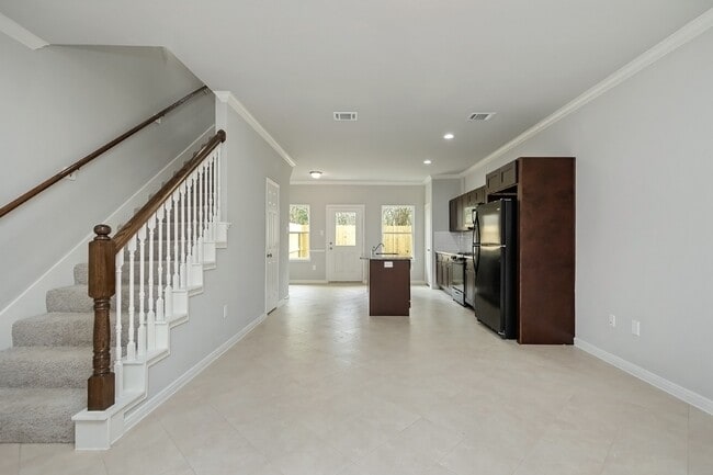 Building Photo - 1043 Marcolin St