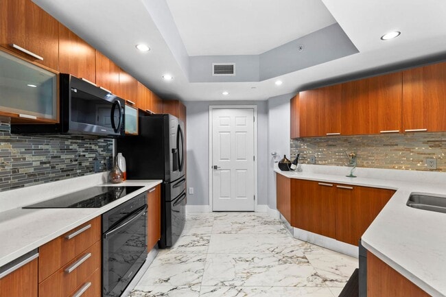 Building Photo - 2/2 in Marina Grande