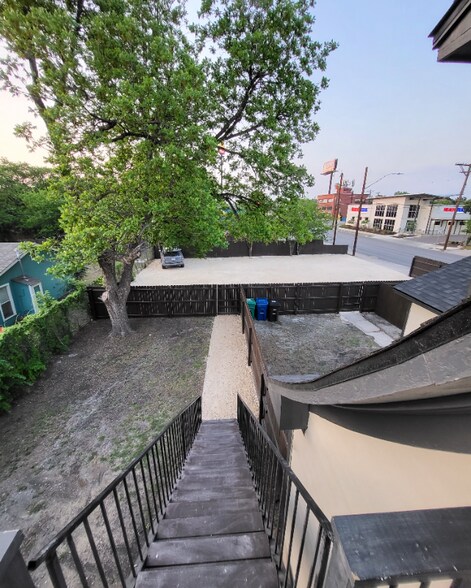 Building Photo - 647 Hammond Ave