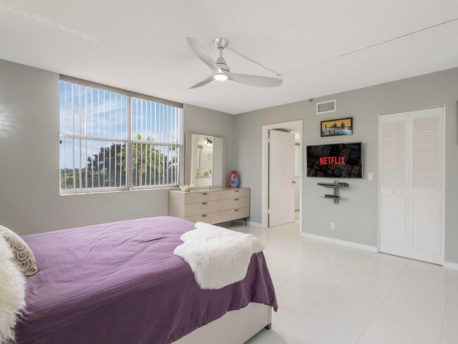 Building Photo - 14527 Bonaire Blvd