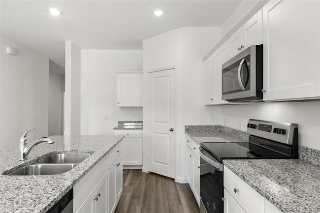 Building Photo - 1828 Sandlin Dr