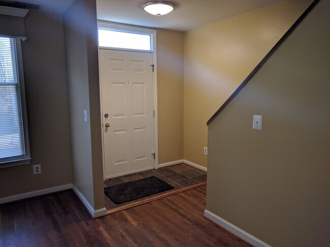 Building Photo - 8320 Mauzy Square