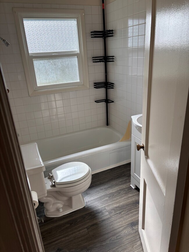 Updated bathroom - 1823 N Nelson St