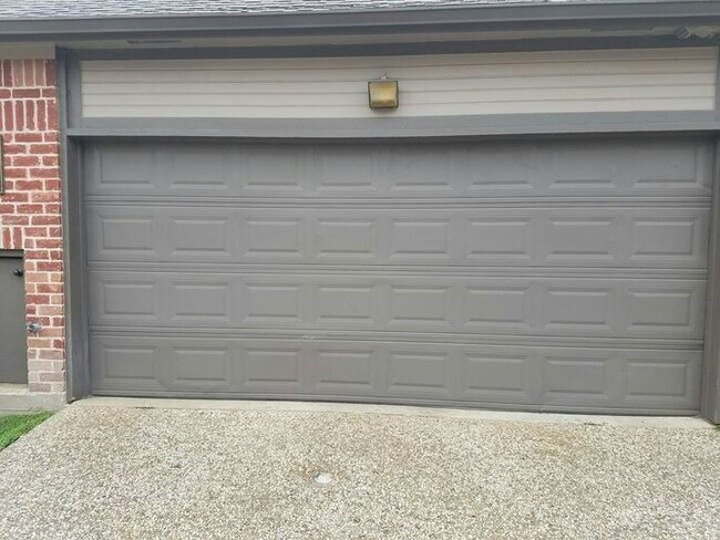 Building Photo - 7447 Cambridge St