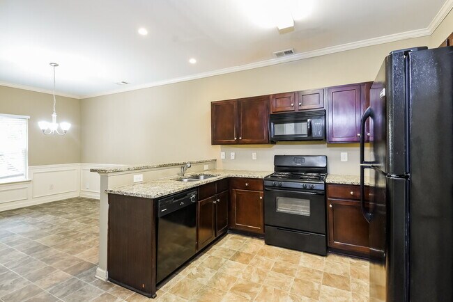 Building Photo - 48 Crescent Chase