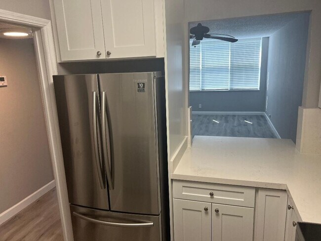 Building Photo - 9461 Evergreen Pl