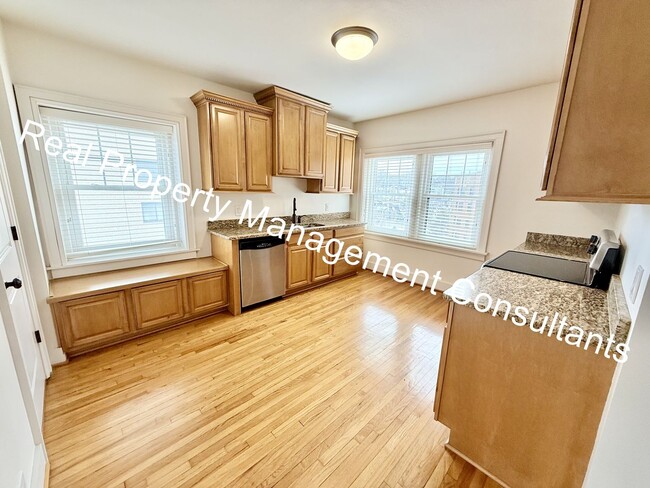 Building Photo - Prime Plaza Location 2 bed 2 bath in Eugen...