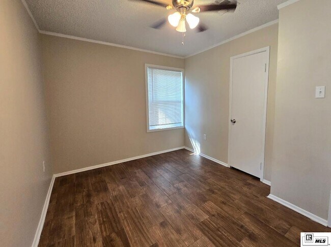 Building Photo - 2306 Debastrop Dr