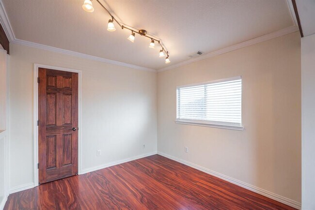 Building Photo - 21815 Grassy Hill Ln