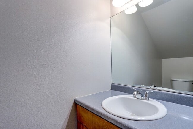 Building Photo - 2bed/1.5bath Town-home Available Soon! Cal...