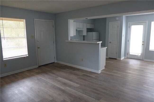 Building Photo - 1605 Onion Creek Village Dr