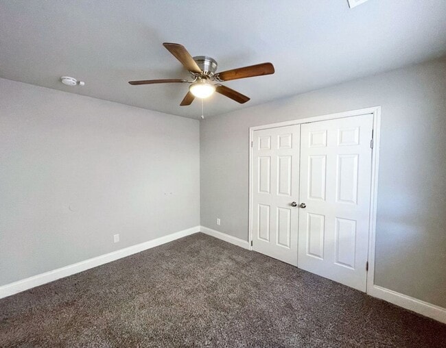 Building Photo - Charming Single-Story, 3Bed/2Bath Gem Minutes from Southtown