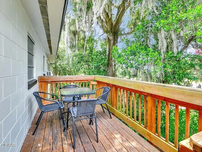 Building Photo - Bluelake Unit 3