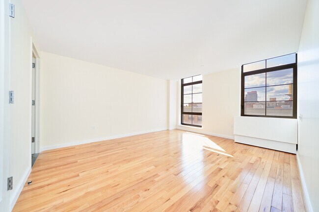 Building Photo - Gorgeous Two Bedroom with Floor to Ceiling Windows