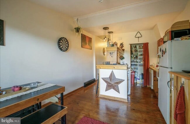 Building Photo - Nice 2 Bedroom 2 Bath Townhouse